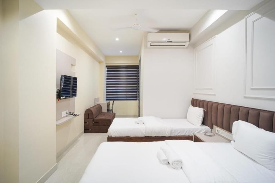 In-room safe, desk, soundproofing, free WiFi