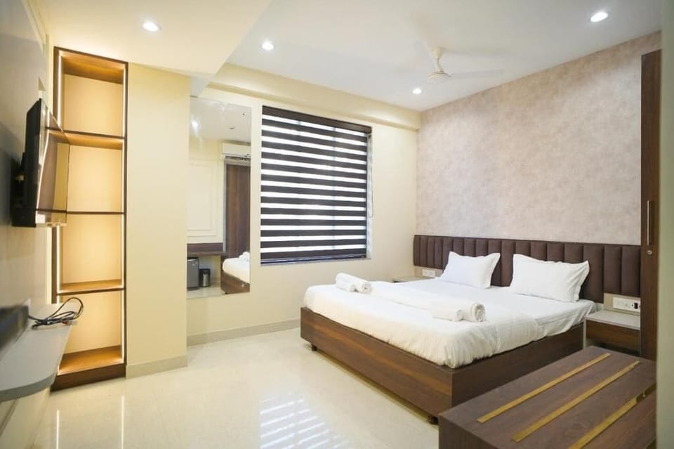 Deluxe Double Room, City View | In-room safe, desk, soundproofing, free WiFi