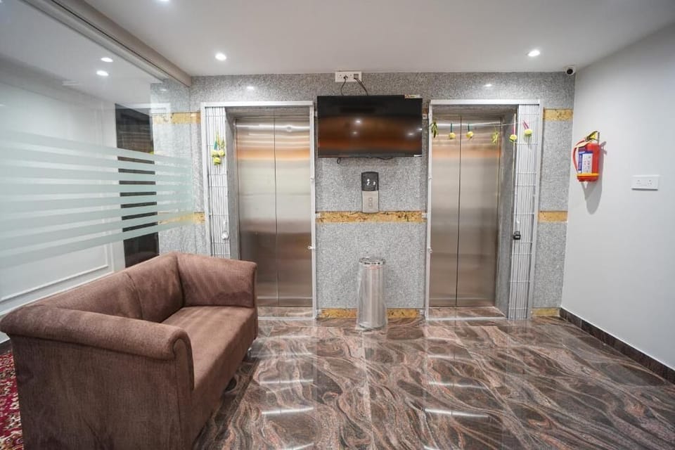 Deluxe Triple Room, City View | Interior