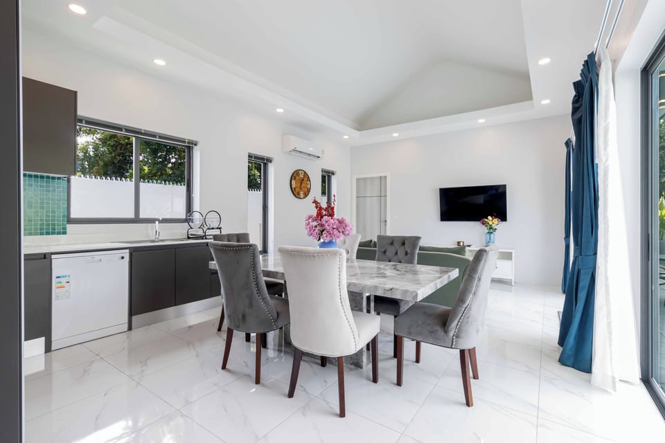 Villa | Dining