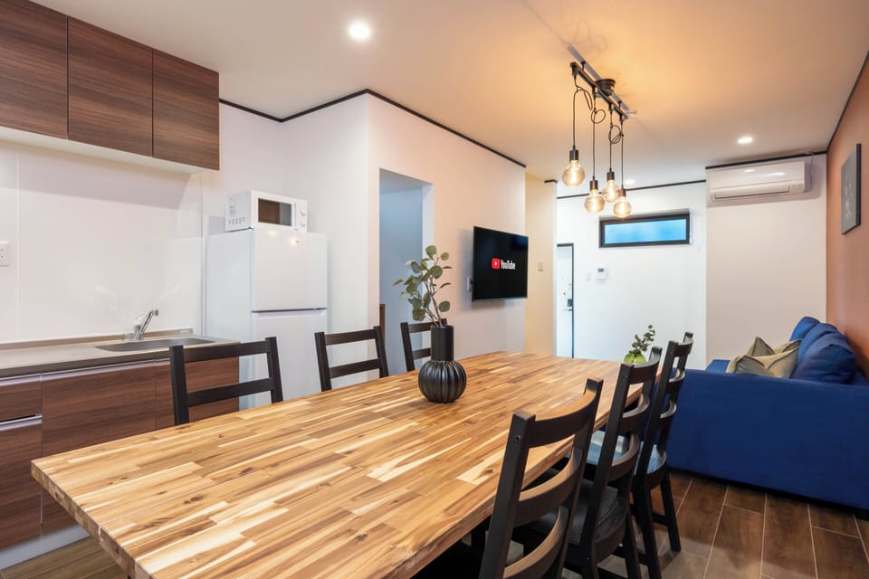 Classic Apartment, 2 Bedrooms, Non Smoking, Private Bathroom | Dining