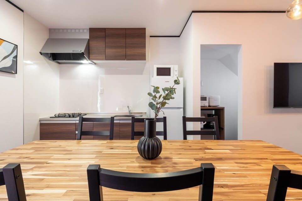 Classic Apartment, 2 Bedrooms, Non Smoking, Private Bathroom | Dining