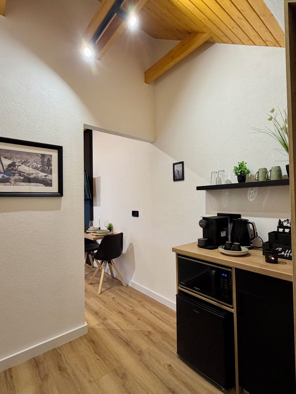 Double Room, Balcony, Mountain View | Interior