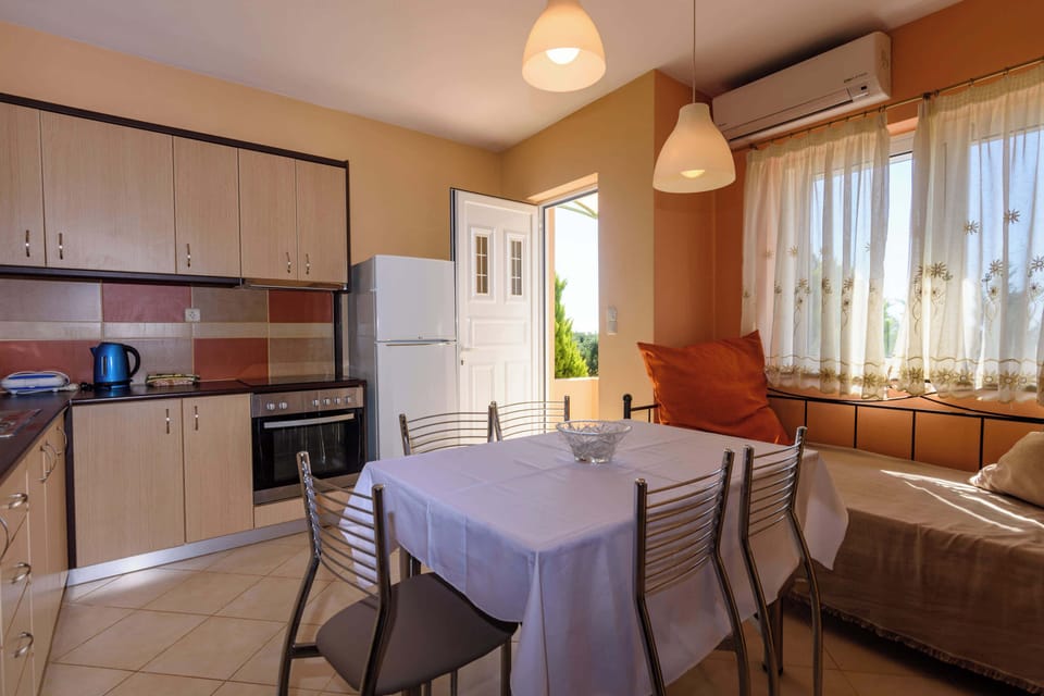 Dining Area with Natural Light and Garden Outlook