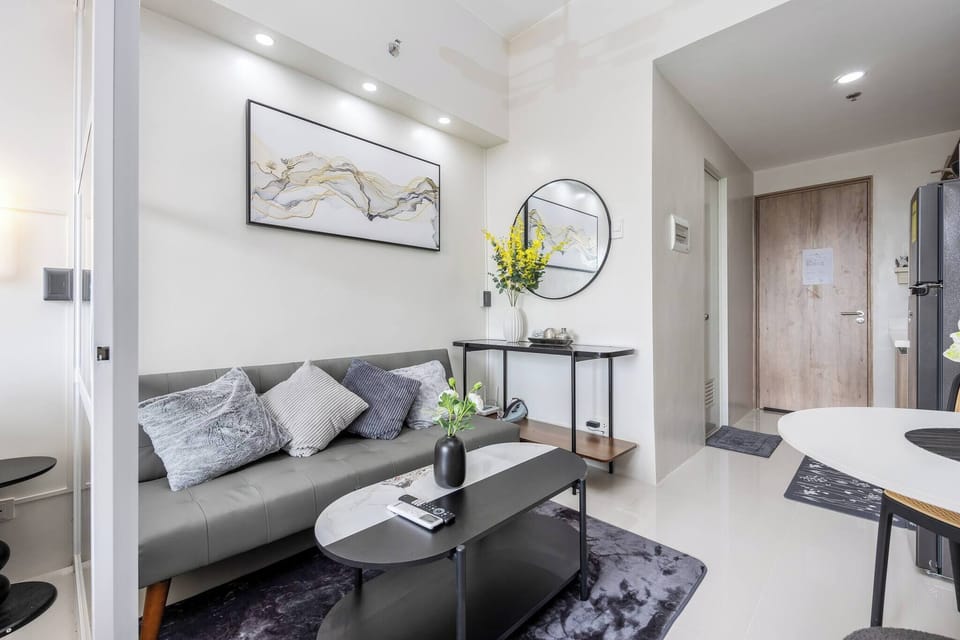 Apartment, 1 Bedroom, Accessible, Smoking | Living room