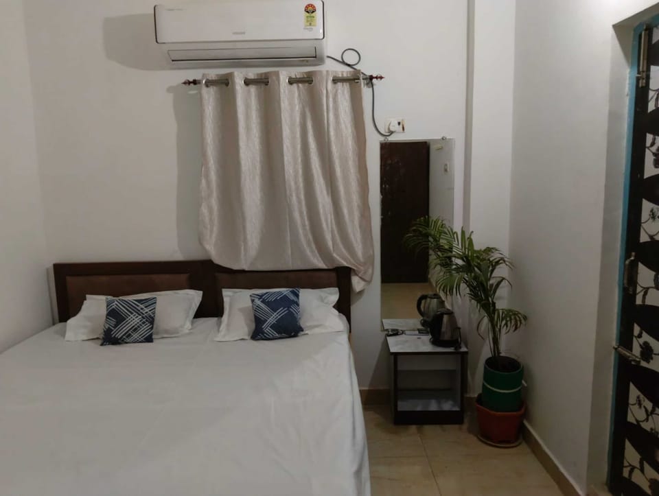 Rollaway beds (surcharge), bed sheets
