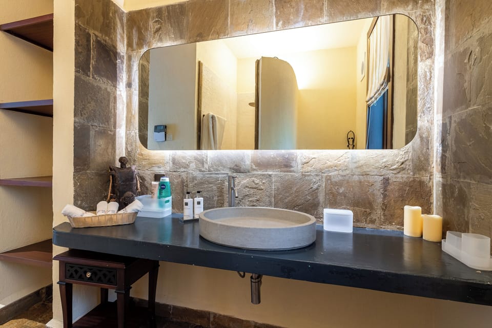 Deluxe Twin Room, Garden View | Desk, free WiFi, bed sheets