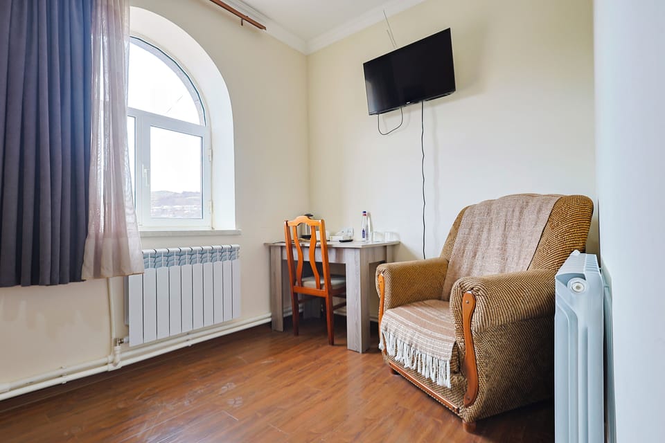 Standard Double Room | Living area | Table tennis