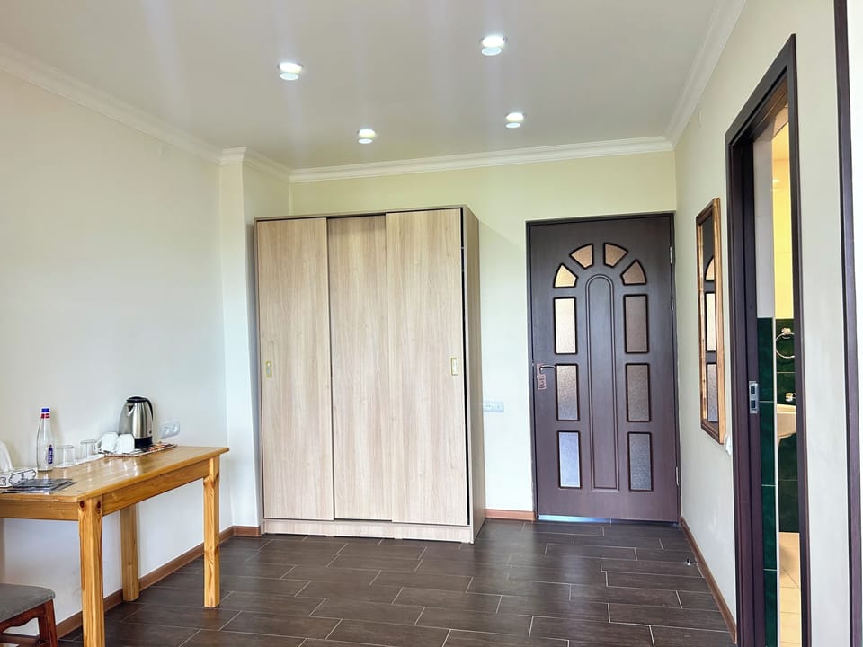 Standard Twin Room, Mountain View | WiFi (free)
