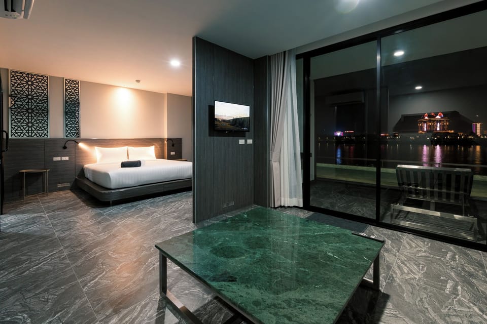 Deluxe Double Room, Pool View | Desk, WiFi (free)