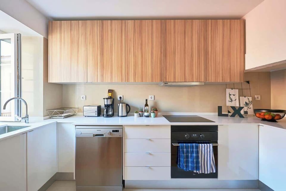 4 ❤️StayInLisbon.pt kitchen with all utensils and cooking essentials