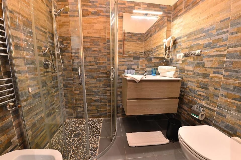 Comfort Room | Bathroom | Shower