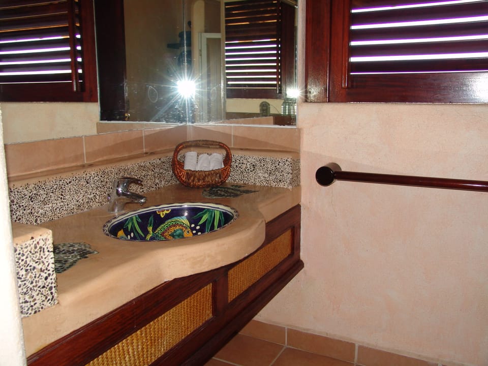 Bathroom sink