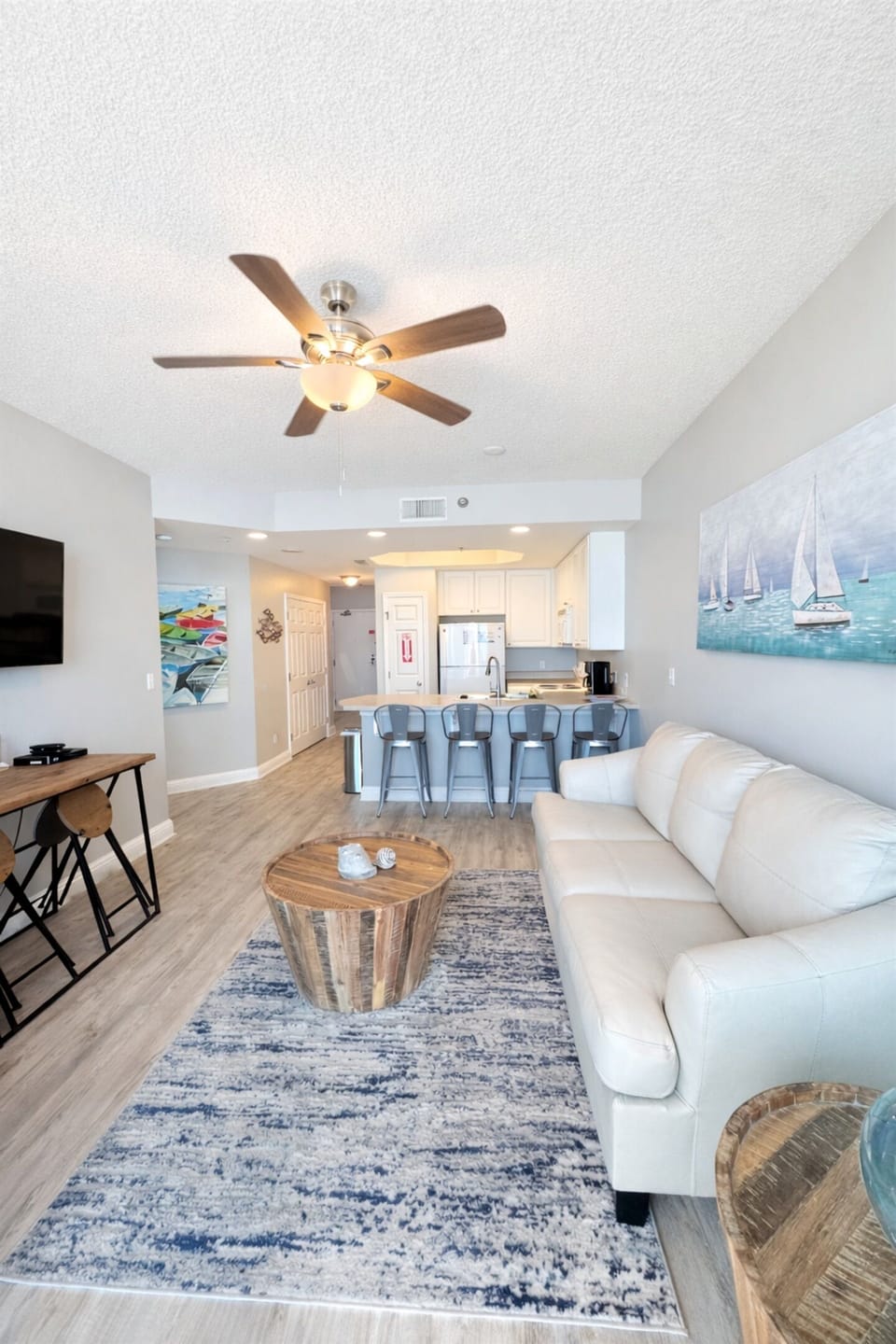 Queen sleeper sofa, wall mounted TV, direct balcony access and an Amazing Gulf view! 