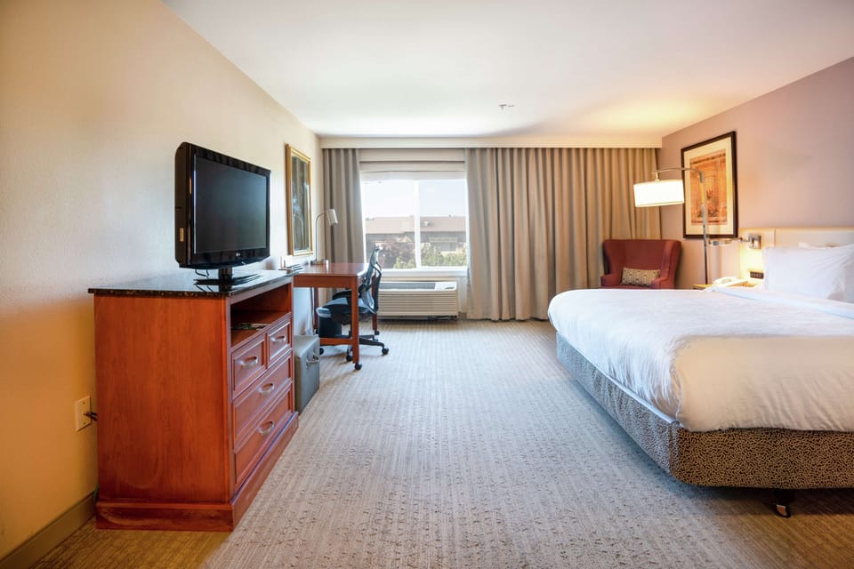 Room, 1 King Bed, Accessible | Hypo-allergenic bedding, in-room safe, individually decorated