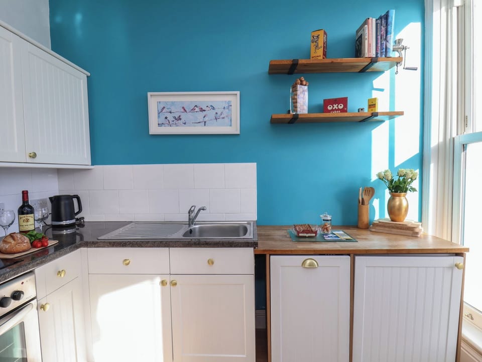 Dishwasher, cookware/dishes/utensils
