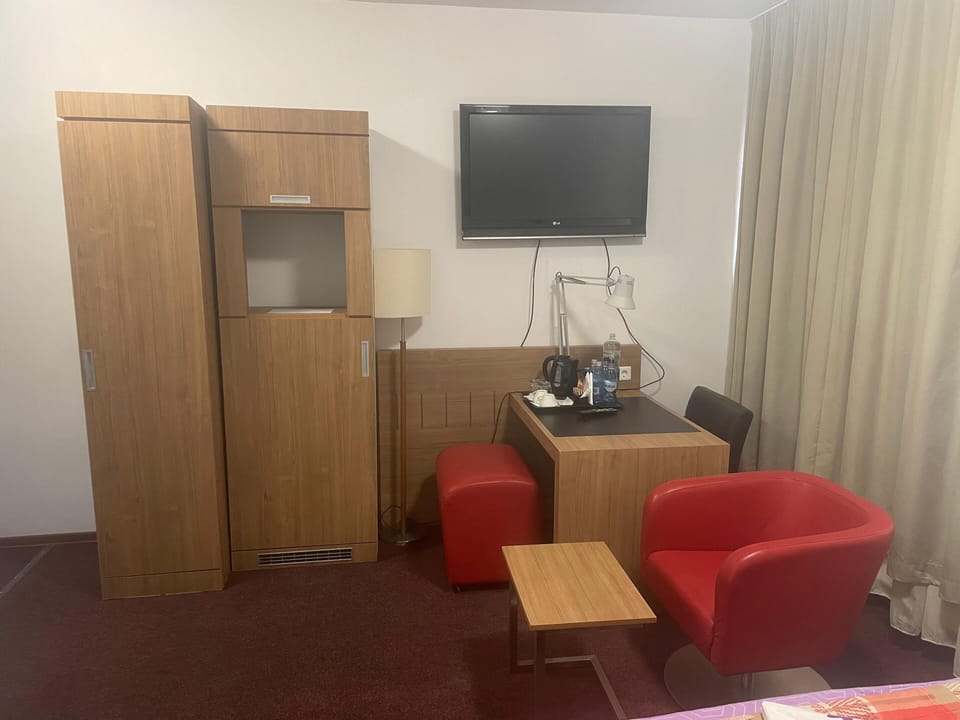 Double Room, Garden View | Interior