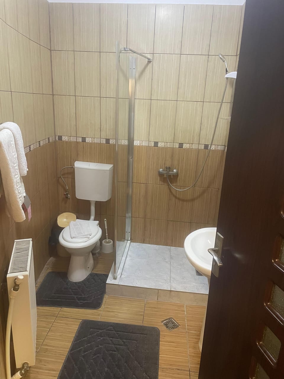 Double Room, Garden View | Bathroom | Shower, towels, soap, shampoo