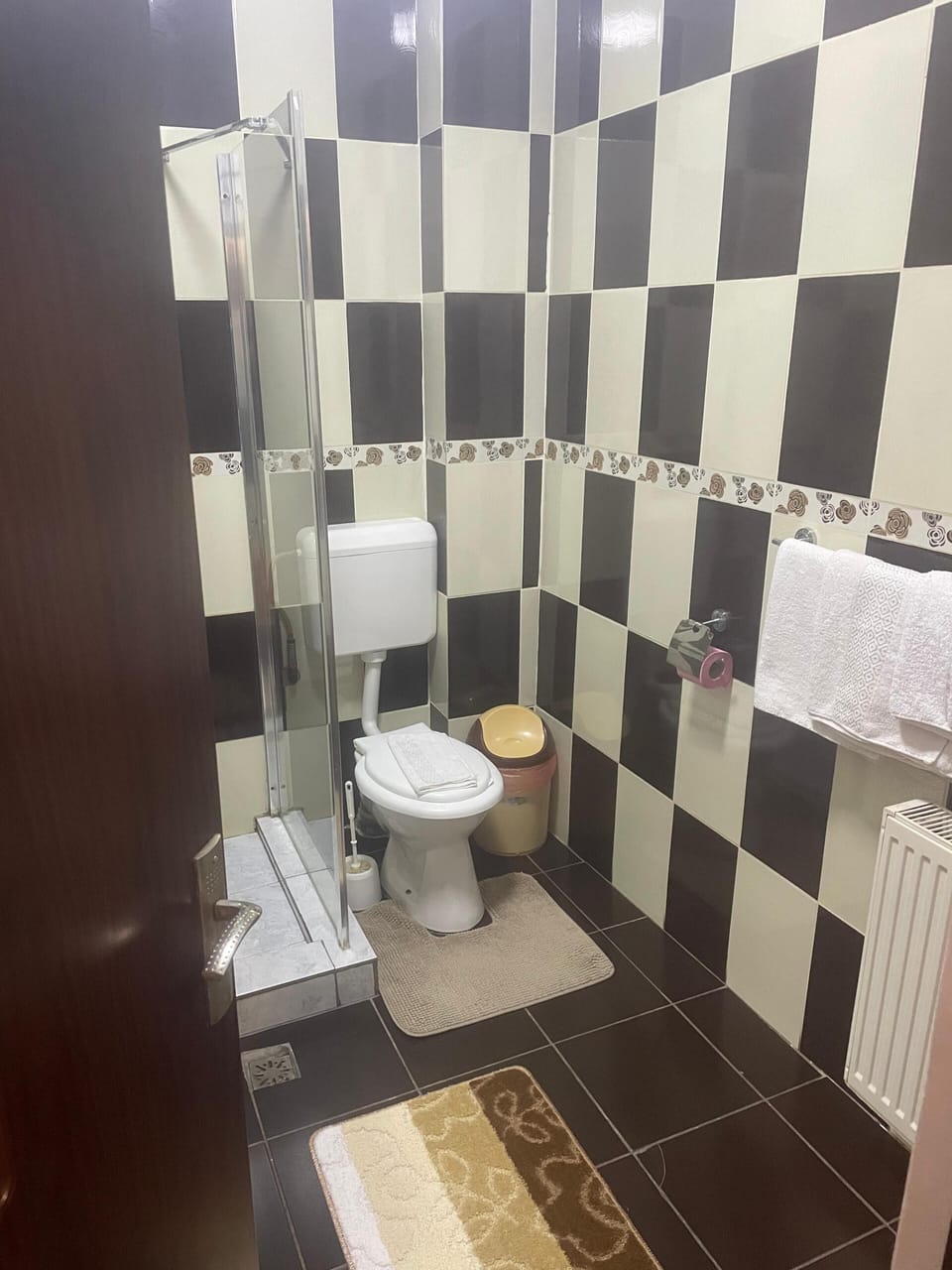 Double Room, Garden View | Bathroom | Shower, towels, soap, shampoo