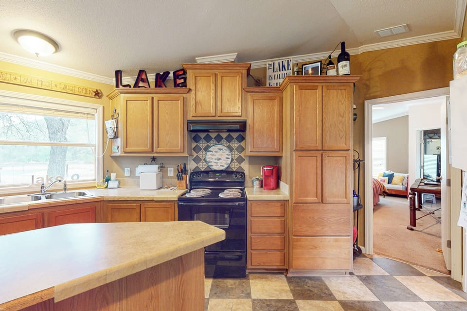 House (3 Bedrooms) | Interior