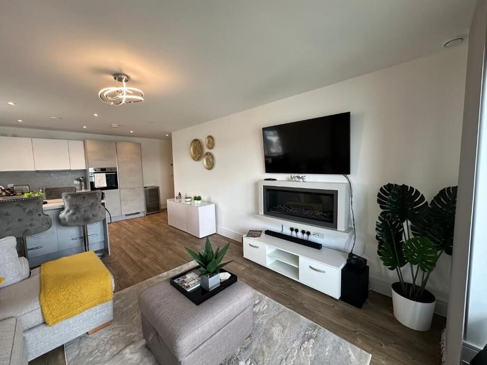 Apartment, 2 Bedrooms, Fireplace | Living area