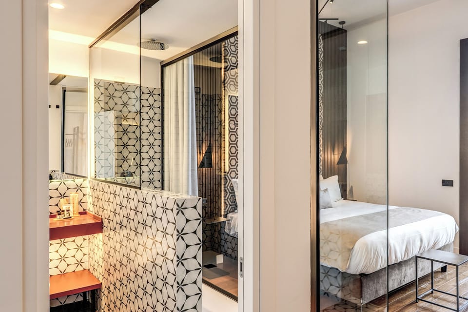 Junior Studio Suite, Balcony, Sea View | Bathroom | Free toiletries, hair dryer, bathrobes, slippers