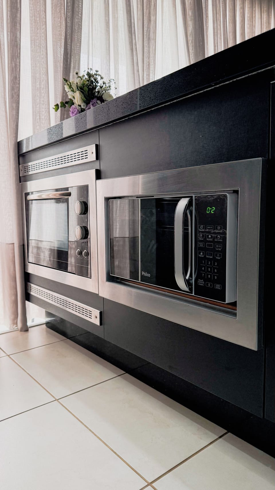 Comfort Apartment, 2 Bedrooms, Kitchen, City View | Microwave