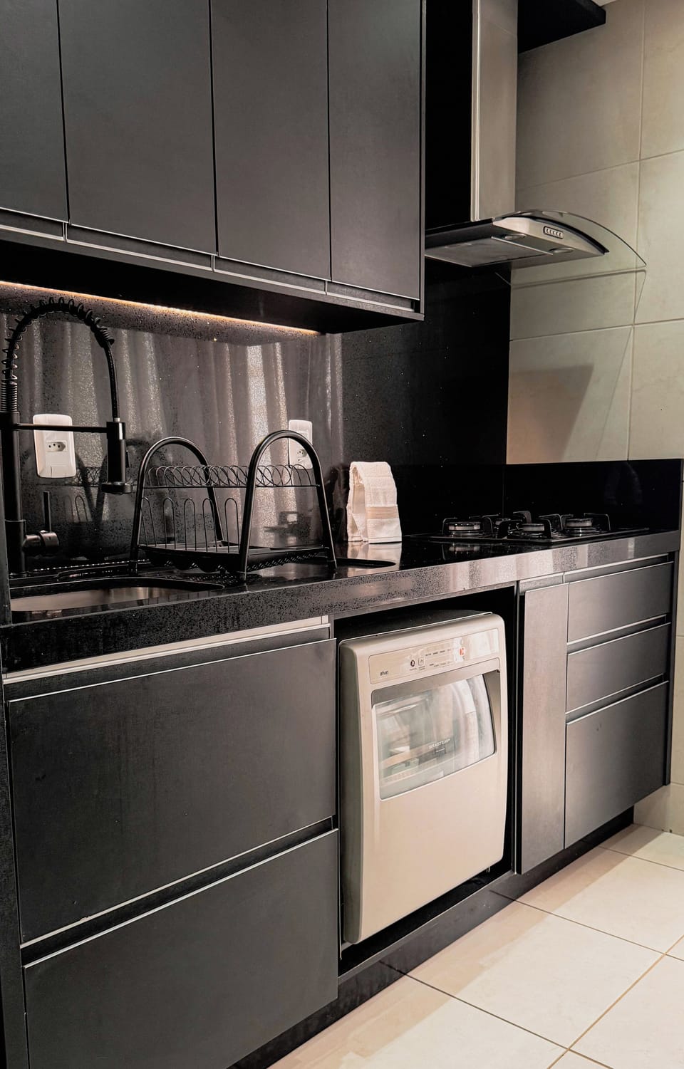 Comfort Apartment, 2 Bedrooms, Kitchen, City View | Private kitchen | Full-size fridge, microwave, oven, stovetop