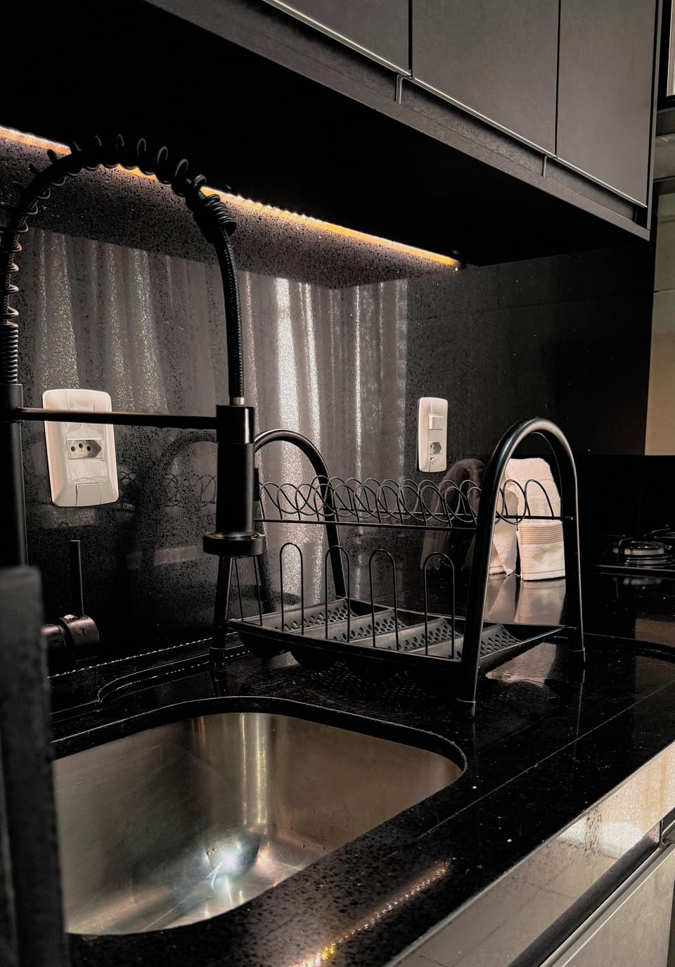 Comfort Apartment, 2 Bedrooms, Kitchen, City View | Private kitchen | Full-size fridge, microwave, oven, stovetop
