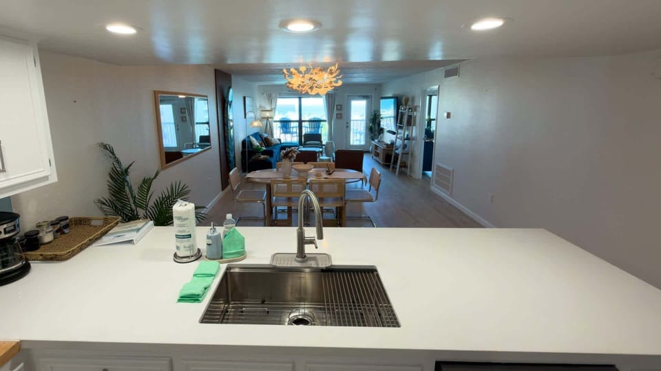 Apartment, 2 Bedrooms | Dining