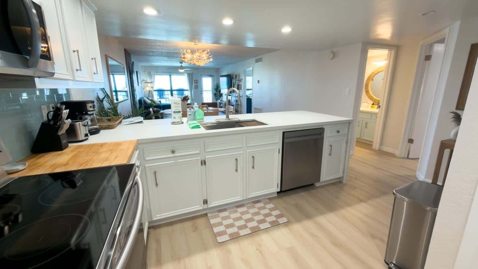 Apartment, 2 Bedrooms | Private kitchen | Fridge, oven, coffee/tea maker, toaster