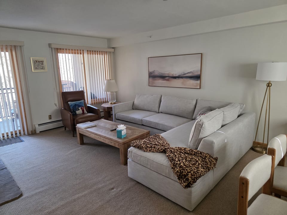 Condo, 2 Bedrooms | Living area | Smart TV