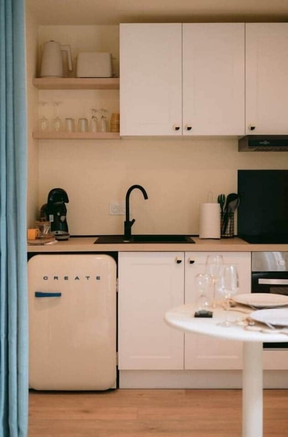 Full kitchen image 3