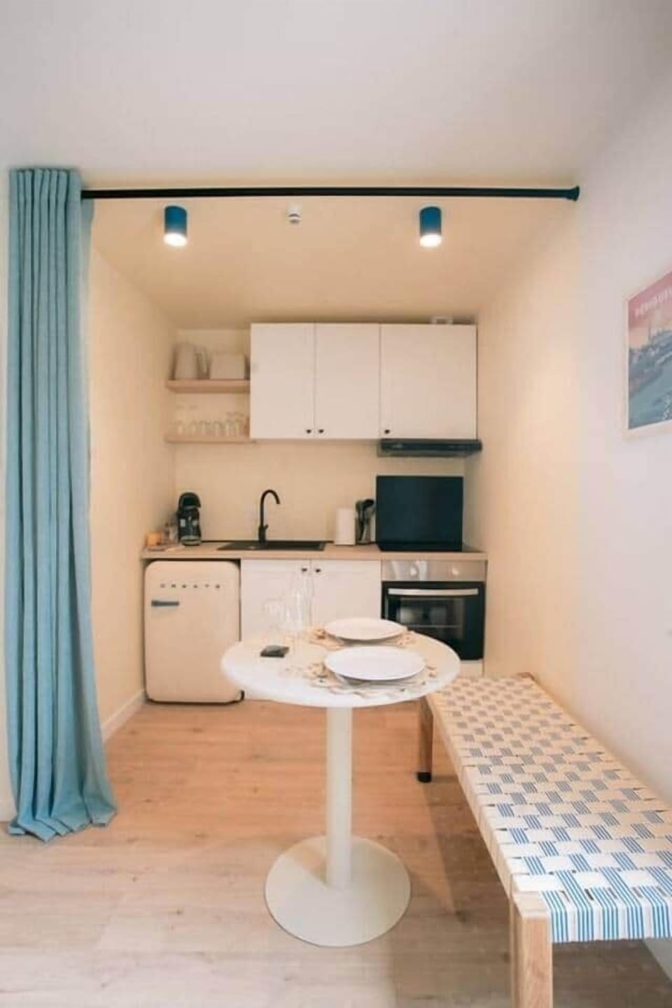 Full kitchen image 2