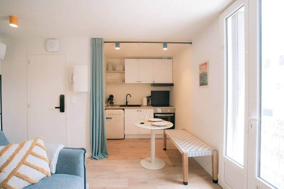 Full kitchen image 1