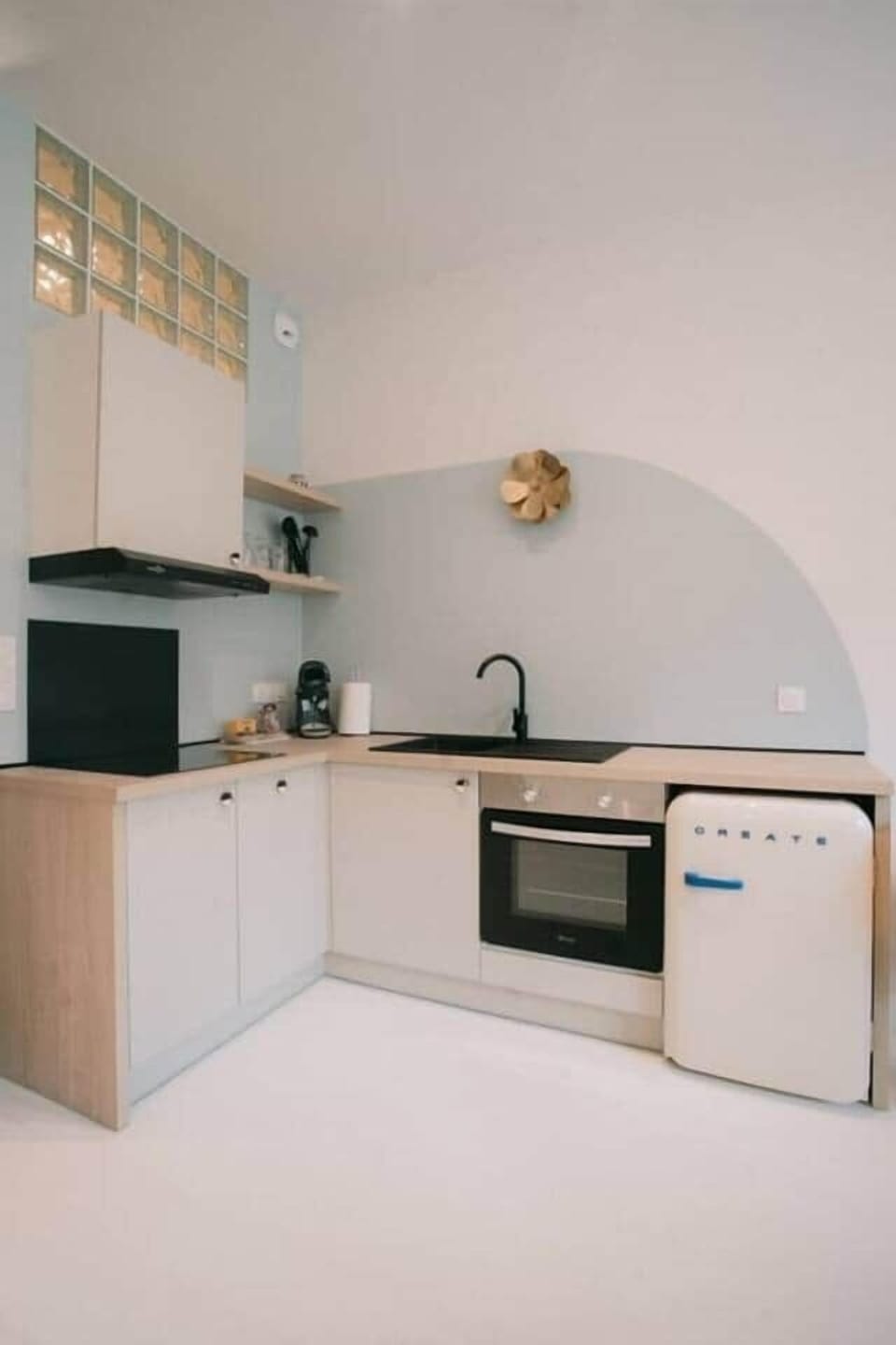 Full kitchen image 2