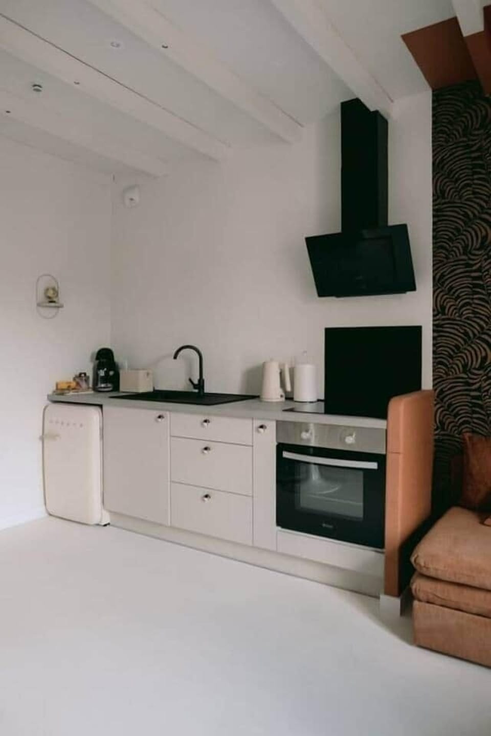Full kitchen image 2