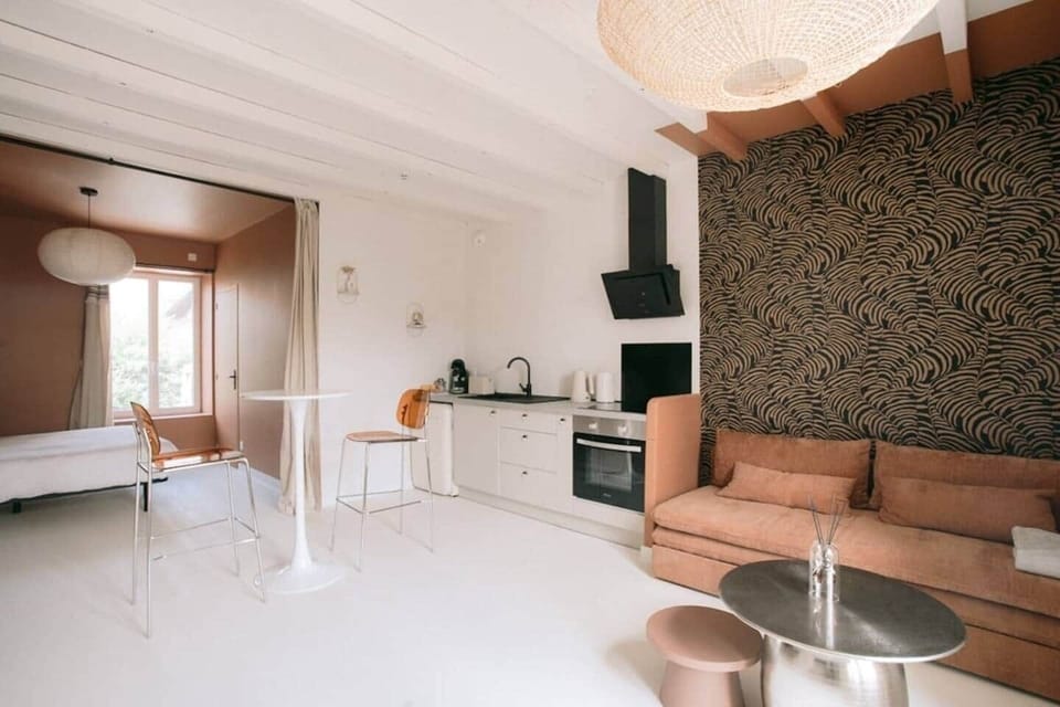 Full kitchen image 1