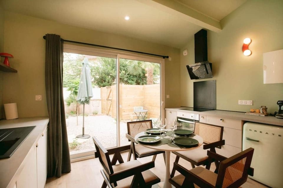 Full kitchen image 3