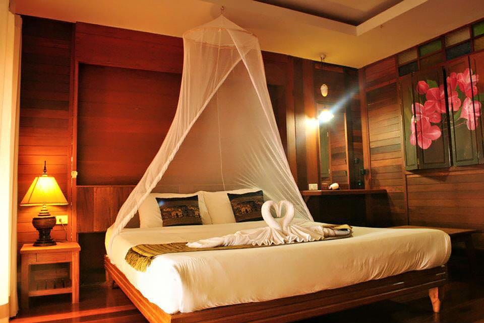 Beachfront Bungalow | Minibar, in-room safe, rollaway beds (surcharge), bed sheets