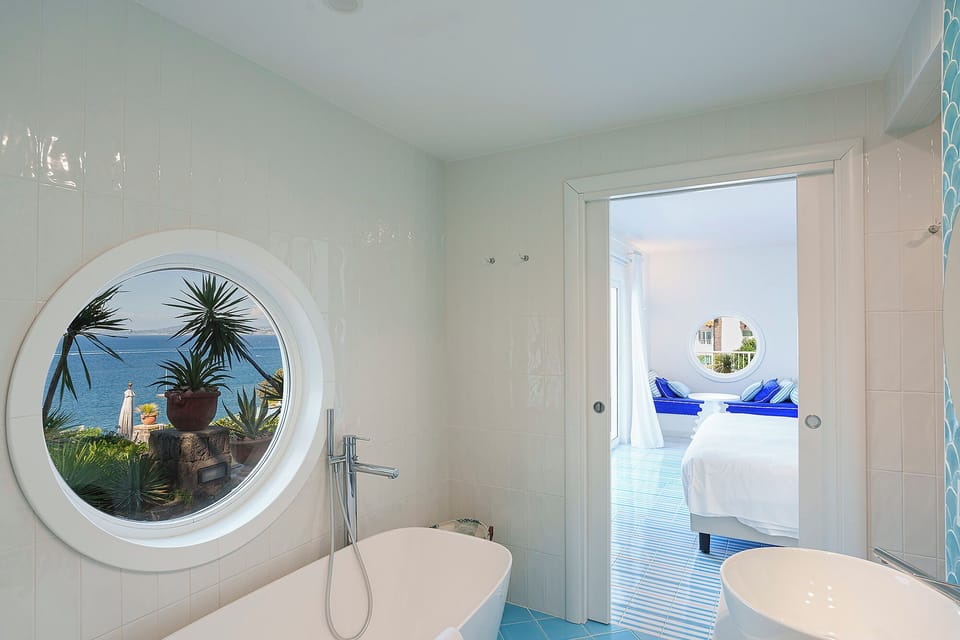Junior Suite, Sea View | Bathroom | Slippers, bidet, towels