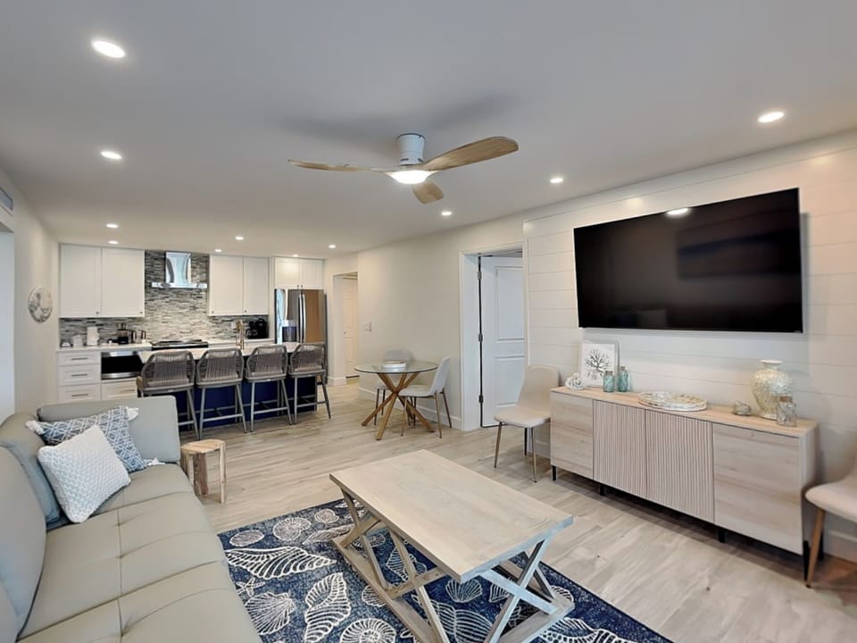 Connecting Living, Dining + Kitchen