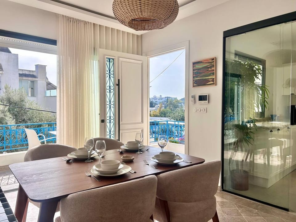 Apartment, 2 Bedrooms, Smoking, Balcony | Dining room