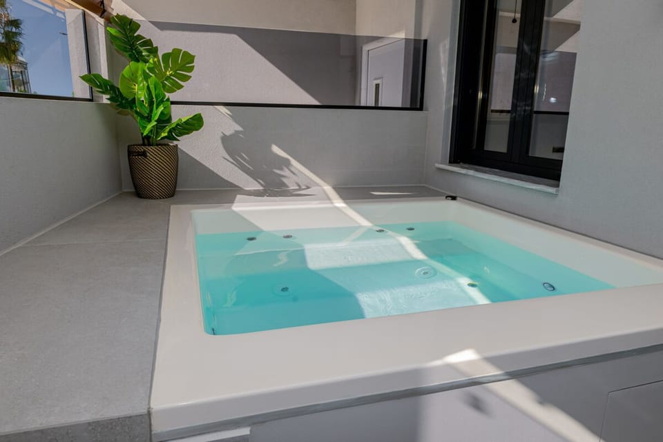 Indoor spa tub