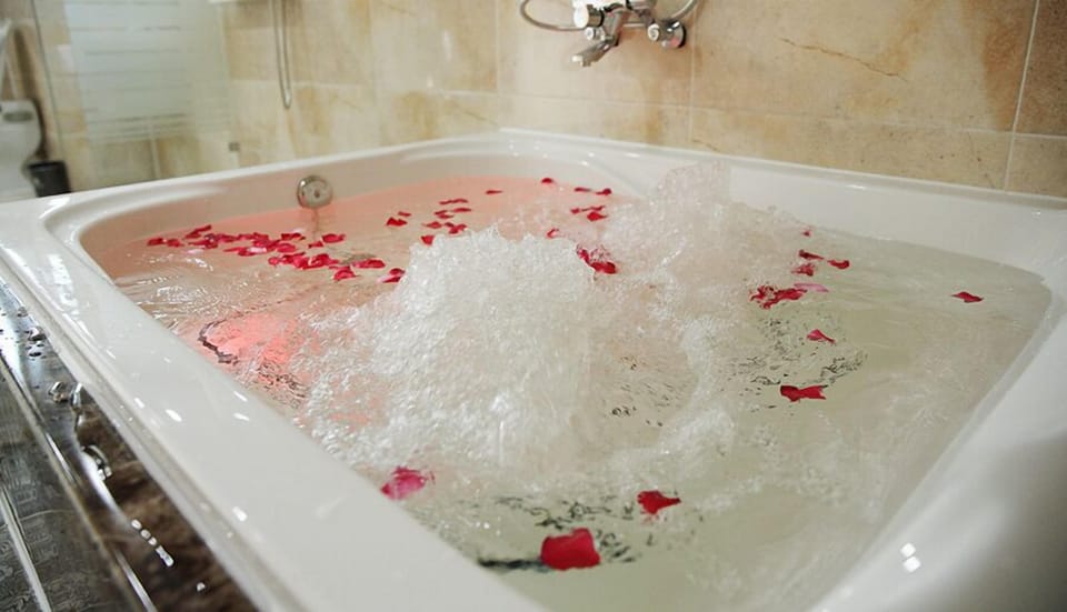 Jetted tub