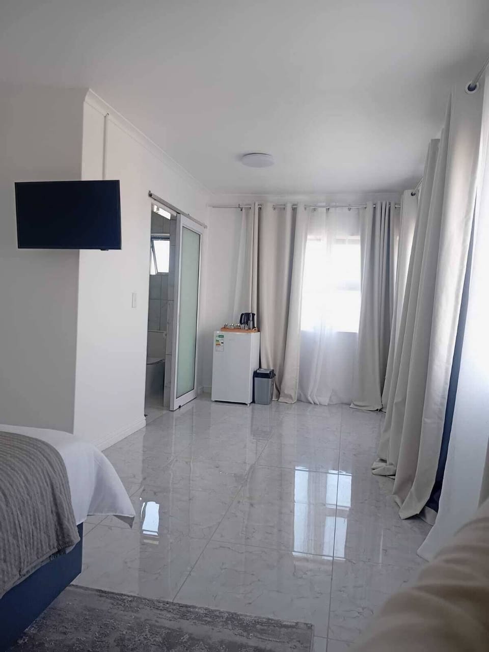 Desk, laptop workspace, iron/ironing board, free WiFi