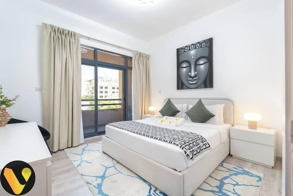 Luxury Apartment, Balcony, City View | Iron/ironing board, cribs/infant beds, free WiFi, bed sheets