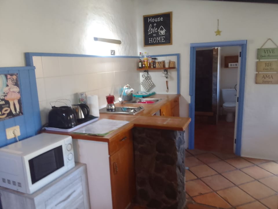 Kitchenette,  studio bedroom 1