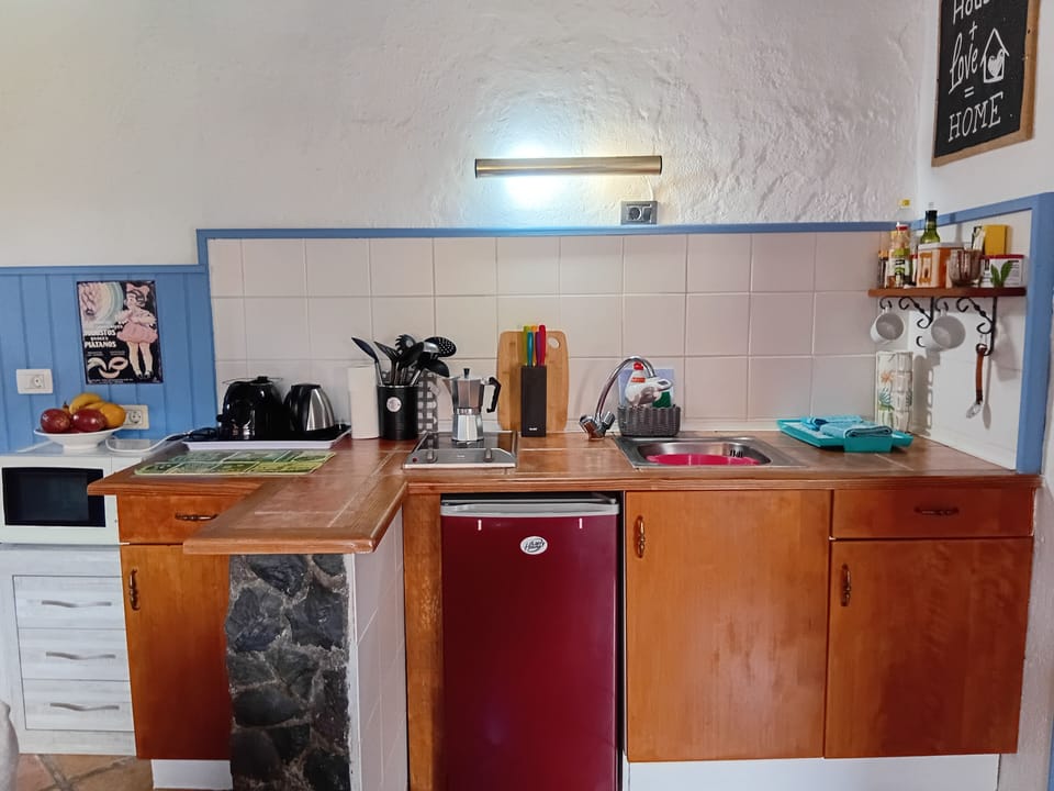 Kitchenette studio bedroom 1