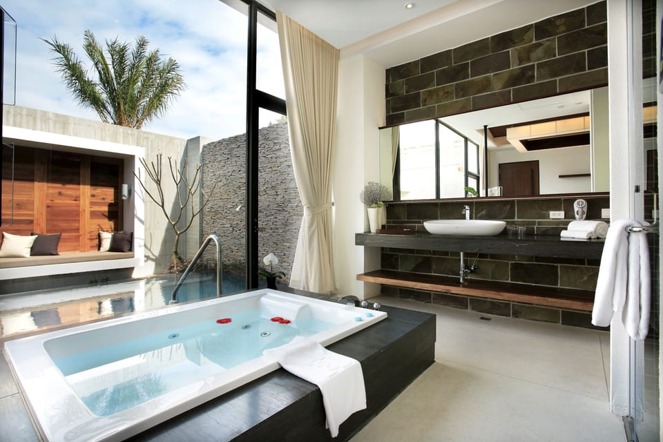 Suite | Bathroom sink